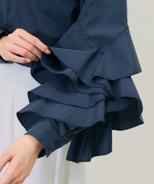 AND COUTURE（アンドクチュール）の「アシメフリルクロップドシャツ（シャツ/ブラウス・レディース・ネイビー/ブルー/オフホワイト・FREE）」の15枚目の写真