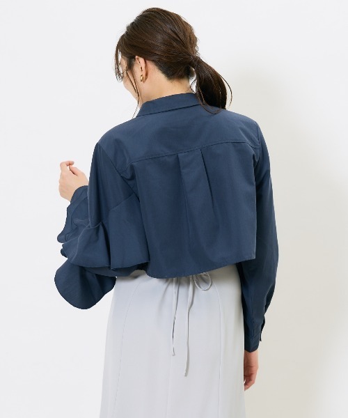 AND COUTURE（アンドクチュール）の「アシメフリルクロップドシャツ（シャツ/ブラウス・レディース・ネイビー/ブルー/オフホワイト・FREE）」の17枚目の写真