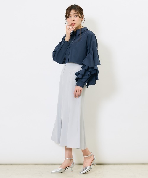 AND COUTURE（アンドクチュール）の「アシメフリルクロップドシャツ（シャツ/ブラウス・レディース・ネイビー/ブルー/オフホワイト・FREE）」の18枚目の写真
