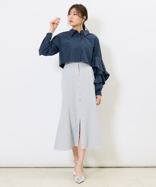 AND COUTURE（アンドクチュール）の「アシメフリルクロップドシャツ（シャツ/ブラウス・レディース・ネイビー/ブルー/オフホワイト・FREE）」の19枚目の写真