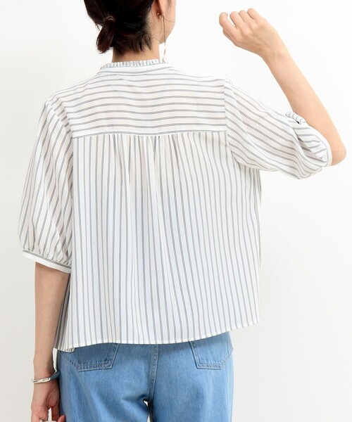 MICO COULIER(ミコクリエ)の「ジョーゼットプリーツブラウス(シャツ/ブラウス・レディース・ライトグレー/サックスブルー/ホワイト系その他・38)」の7枚目の写真