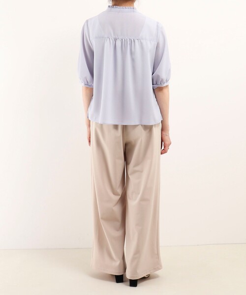 MICO COULIER(ミコクリエ)の「ジョーゼットプリーツブラウス(シャツ/ブラウス・レディース・ライトグレー/サックスブルー/ホワイト系その他・38)」の12枚目の写真