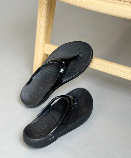 plage(プラージュ)の「《追加》OOFOS / ウーフォス Oolala サンダル(サンダル・レディース・ブラック・23cm/24cm/25cm)」の2枚目の写真