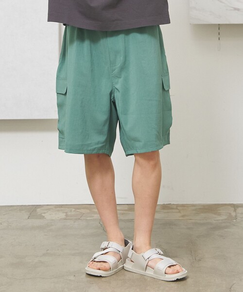 J.PRESS YORK STREET(ジェイプレスヨークストリート)の「【UNISEX】リネンライクイージーカーゴ ハーフパンツ(その他パンツ・メンズ・ブラック系/ブラウン系/ライトグリーン系/ライトグレー系・LARGE/SMALL)」の4枚目の写真