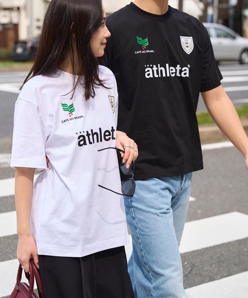 ATHLETA(アスレタ)の「【ZOZO限定・新柄追加】≪ATHLETA/アスレタ≫ブラジルのフットボールムードが映える大人のプリントTシャツ。ゆるっと体型カバーしながらレディースもメンズも着回せるサイズ対応(Tシャツ/カットソー・レディース・ブラック系1/オフホワイト/ブラック系2/ブラック系/ブラック/ホワイト系1/ホワイト系/ホワイト系2/ホワイト系3/ホワイト系4/ブラック系4/ブラック系3/ホワイト系5/ブラック系5/ブラック系6/ホワイト系6/ホワイト系7/ブラック系7/ホワイト系8/ブラック系8/ベージュ/ブルー/グリーン/イエロー系その他/ネイビー/ブラック系その他/ベージュ系その他/ブラック系その他2/イエロー/ホワイト系その他/スミクロ/チャコールグレー/ブルー系その他/ホワイト系その他2/マスタード/ネイビー系/グリーン系その他/イエロー系/ホワイト系9/ブラック系9・L/M/S)」の14枚目の写真
