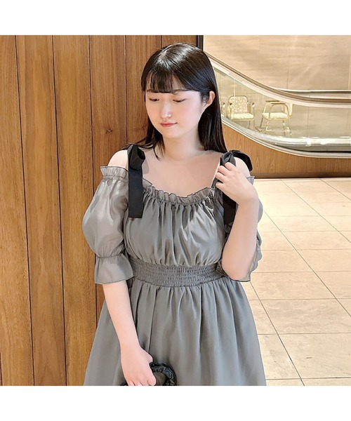 GOLDJAPAN(ゴールドジャパン)の「リボンオフショルペプラムチュニック【大きいサイズ対応】(チュニック・レディース・チャコール/ブラック・5L/4L/3L/LL)」の17枚目の写真