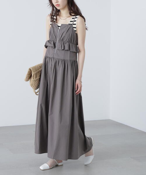 FREE'S MART（フリーズマート）の「◆ペプラムキャミティアードワンピース（ワンピース・レディース・グレー/ホワイト/ベージュ/ブルー・SMALL/MEDIUM）」の3枚目の写真