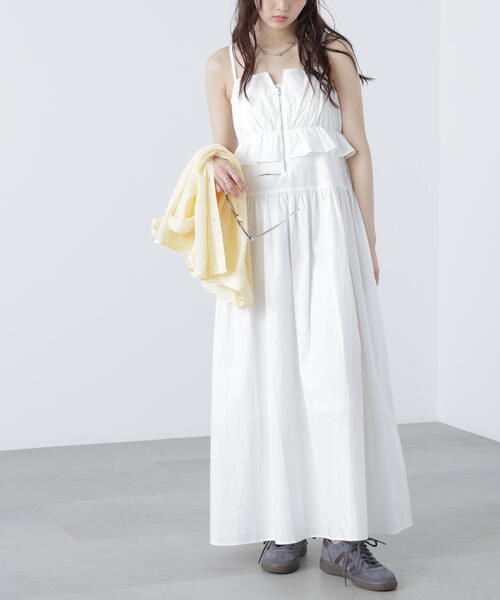 FREE'S MART（フリーズマート）の「◆ペプラムキャミティアードワンピース（ワンピース・レディース・グレー/ホワイト/ベージュ/ブルー・SMALL/MEDIUM）」の2枚目の写真