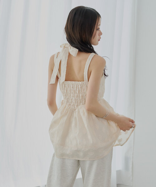 Chico(チコ)の「【SALON by Chico】アシメリボンボリュームフラワーキャミチュニック(チュニック・レディース・ピンク/アイボリー/ブラック・FREE)」の5枚目の写真