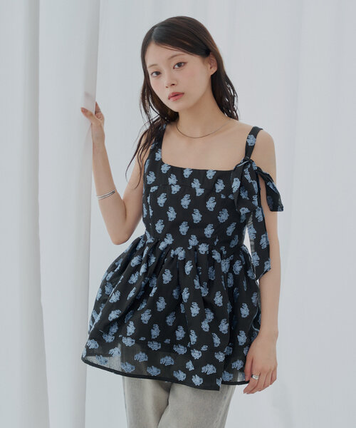 Chico アシメリボンボリュームフラワーキャミチュニック SALON by Chico】アシメリボンボリュームフラワーキャミ