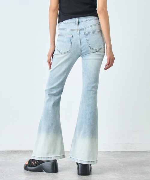 ANAP（アナップ）の「ストレッチ フレア デニム パンツ（デニムパンツ・レディース・ライトブルー/ブラック・S/M）」の10枚目の写真