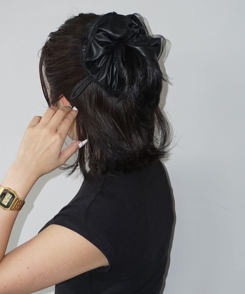 MAISON CHUCLLA（メゾンチュクラ）の「【MAISON CHUCLLA】チュールコンビ レザーライクシュシュ chaj25s01（シュシュ・レディース・ブラック・FREE）」の10枚目の写真