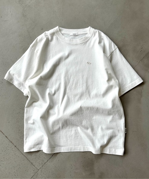Perushu(ペルーシュ)の「フェードスプレー加工 ロゴ刺繍Tシャツ(Tシャツ/カットソー・メンズ・ブラウン/オフホワイト/オリーブ/ブラック・MEDIUM/LARGE)」の6枚目の写真