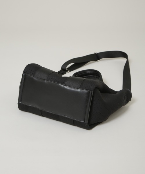 NANO universe（ナノユニバース）の「パンチングショルダートートバッグ（トートバッグ・レディース・グレー/ブラック・FREE）」の7枚目の写真