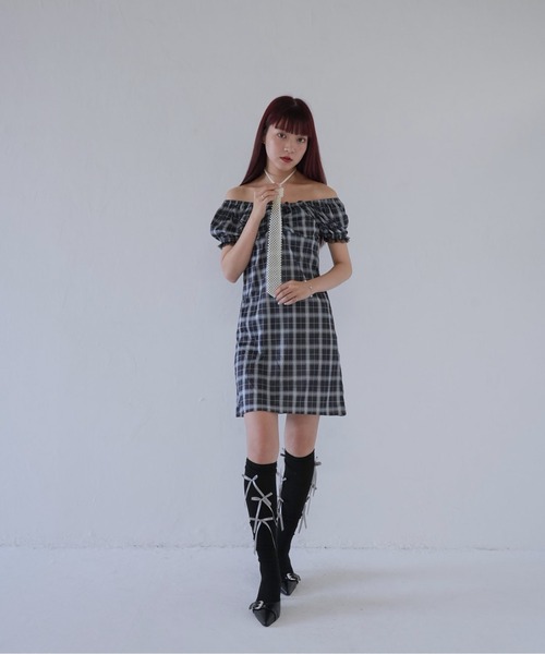 Uenui(ウニュイ)の「【 cunii 】 クラシカルチェックパフスリーブミニワンピース(ワンピース・レディース・ブラック・FREE)」の5枚目の写真