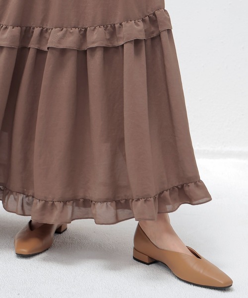 DRESSLAVE(ドレスレイブ)の「shirring tiered gom long skirt(シャーリングティアードロングスカート)(スカート・レディース・ネイビー/ベージュ/レッド・38)」の8枚目の写真