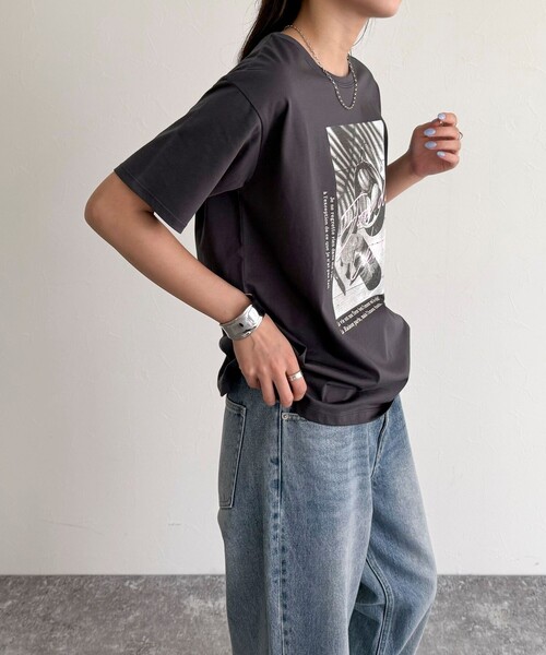 fredy emue（フレディエミュ）の「LemonPhotoシルケット半袖Tシャツ（Tシャツ/カットソー・レディース・オフホワイト/チャコールグレー/キャメル・38）」の21枚目の写真