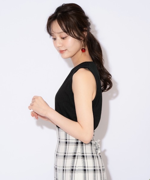 WILLSELECTION(ウィルセレクション)の「ランダムテレコノースリーブトップス(キャミソール・レディース・レッド/ブラック/オフホワイト・FREE)」の15枚目の写真