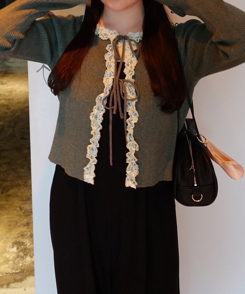 JUNOAH（ジュノア）の「レースフリルリブニットカーディガン（カーディガン/ボレロ・レディース・アイボリー/ブラック/チャコール・LARGE/MEDIUM）」の12枚目の写真