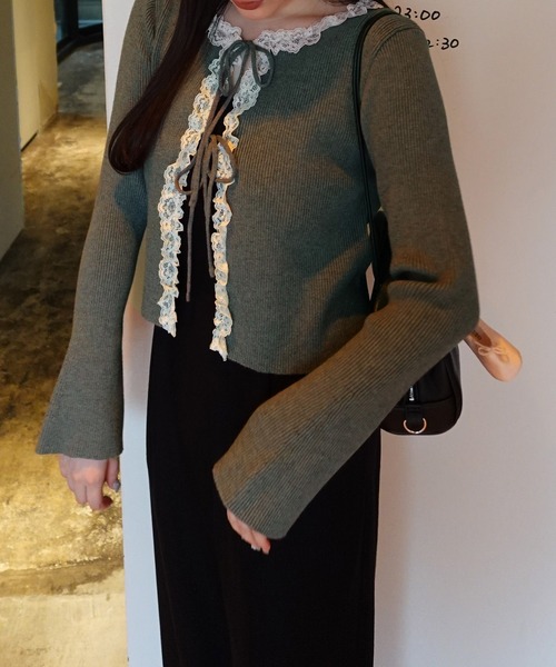 JUNOAH（ジュノア）の「レースフリルリブニットカーディガン（カーディガン/ボレロ・レディース・アイボリー/ブラック/チャコール・LARGE/MEDIUM）」の13枚目の写真