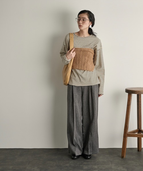 THE YOn（ザヨン）の「ヘリンボーンジャガードトライアングルスカーフ（ストール/ショール・レディース・キャメル/アイボリー/ブラック・FREE）」の16枚目の写真