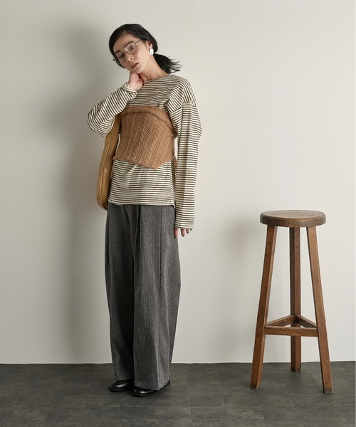 THE YOn（ザヨン）の「ヘリンボーンジャガードトライアングルスカーフ（ストール/ショール・レディース・キャメル/アイボリー/ブラック・FREE）」の18枚目の写真