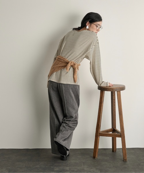 THE YOn（ザヨン）の「ヘリンボーンジャガードトライアングルスカーフ（ストール/ショール・レディース・キャメル/アイボリー/ブラック・FREE）」の15枚目の写真