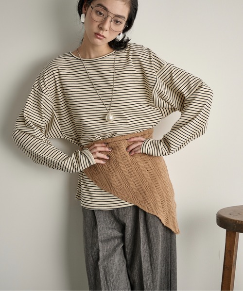 THE YOn（ザヨン）の「ヘリンボーンジャガードトライアングルスカーフ（ストール/ショール・レディース・キャメル/アイボリー/ブラック・FREE）」の10枚目の写真