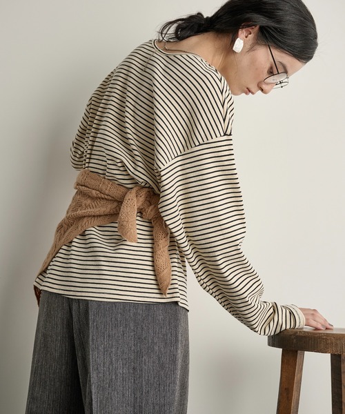 THE YOn（ザヨン）の「ヘリンボーンジャガードトライアングルスカーフ（ストール/ショール・レディース・キャメル/アイボリー/ブラック・FREE）」の9枚目の写真