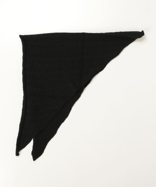 THE YOn（ザヨン）の「ヘリンボーンジャガードトライアングルスカーフ（ストール/ショール・レディース・キャメル/アイボリー/ブラック・FREE）」の17枚目の写真