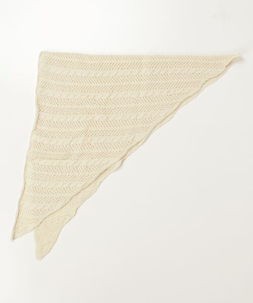 THE YOn（ザヨン）の「ヘリンボーンジャガードトライアングルスカーフ（ストール/ショール・レディース・キャメル/アイボリー/ブラック・FREE）」の22枚目の写真