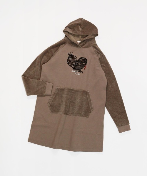 Picone CLUB(ピッコーネクラブ)の「フワリ刺繍発熱チュニック丈パーカー(パーカー・レディース・ホワイト/ブラウン/ブラック・S/L/M)」の1枚目の写真
