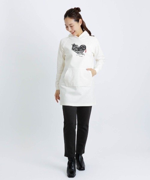 Picone CLUB(ピッコーネクラブ)の「フワリ刺繍発熱チュニック丈パーカー(パーカー・レディース・ホワイト/ブラウン/ブラック・S/L/M)」の21枚目の写真
