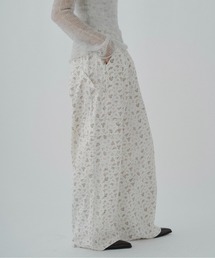 FEKETE（フェケテ）の「floral cargo pants / 小花柄ワイドカーゴパンツ（カーゴパンツ）」