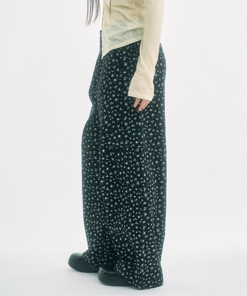 fekete floral cargo pants 小花柄ワイドカーゴパンツ floral cargo pants / 小花柄ワイドカーゴパンツ（カーゴパンツ