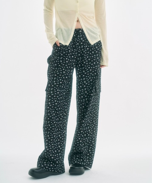 fekete floral cargo pants 小花柄ワイドカーゴパンツ floral cargo pants / 小花柄ワイドカーゴパンツ（カーゴパンツ
