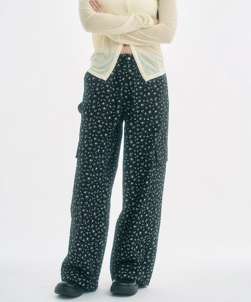fekete floral cargo pants 小花柄ワイドカーゴパンツ floral cargo pants / 小花柄ワイドカーゴパンツ（カーゴパンツ
