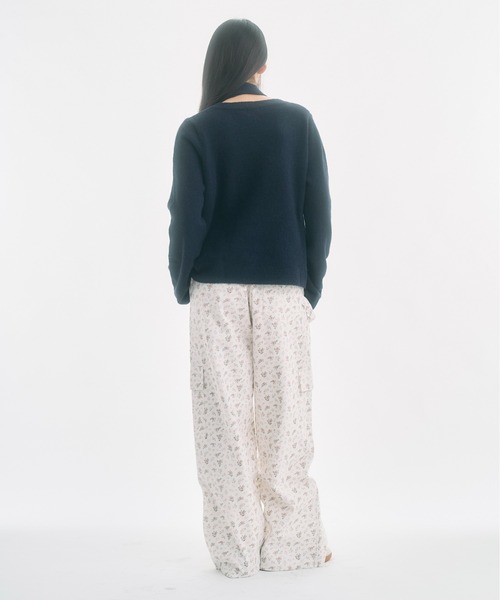FEKETE（フェケテ）の「floral cargo pants / 小花柄ワイドカーゴ