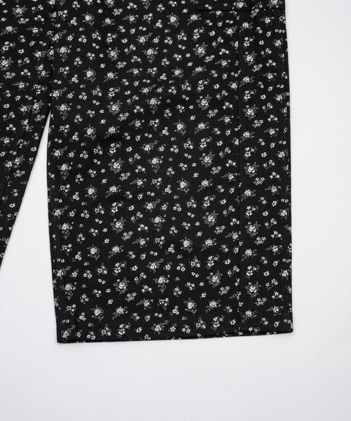 FEKETE（フェケテ）の「floral cargo pants / 小花柄ワイドカーゴパンツ（カーゴパンツ・レディース・ブラック/アイボリー/ネイビー/ミント・LARGE/MEDIUM/SMALL）」の6枚目の写真