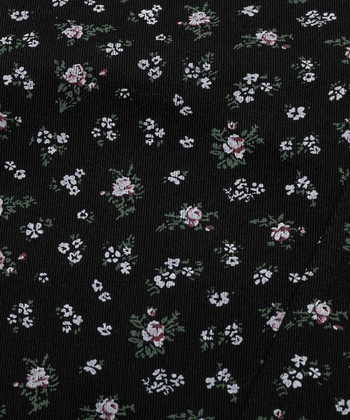fekete floral cargo pants 小花柄ワイドカーゴパンツ FEKETE（フェケテ）の「floral cargo pants / 小花柄ワイド