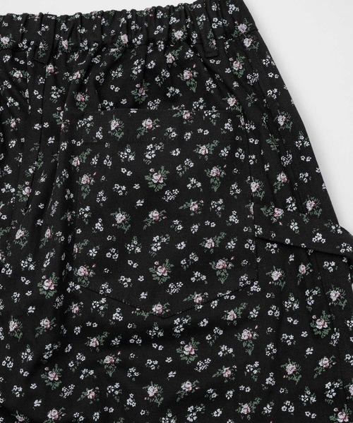 FEKETE（フェケテ）の「floral cargo pants / 小花柄ワイドカーゴ