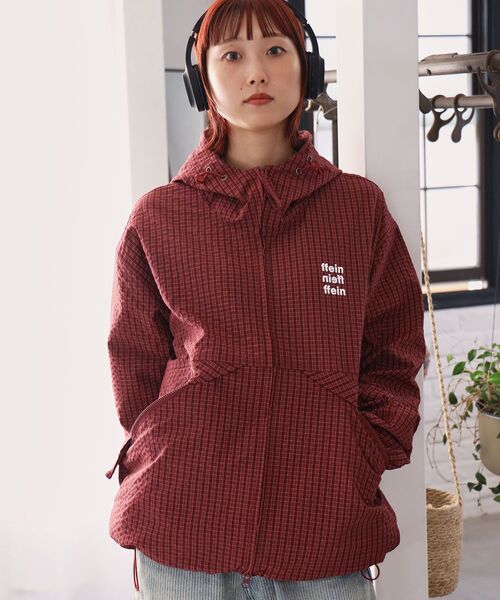 FFEIN(フェイン)の「3段ロゴチェックマウンテンパーカー / ダブルジップ フーディ アウター ワンポイント(ブルゾン・メンズ・ブルーグレー/スカイブルー/グリーン/レッド・LARGE/MEDIUM/SMALL)」の1枚目の写真