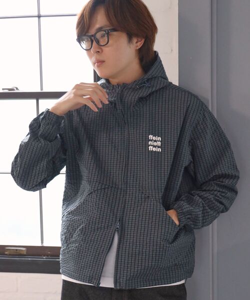 FFEIN(フェイン)の「3段ロゴチェックマウンテンパーカー / ダブルジップ フーディ アウター ワンポイント(ブルゾン・メンズ・ブルーグレー/スカイブルー/グリーン/レッド・LARGE/MEDIUM/SMALL)」の6枚目の写真