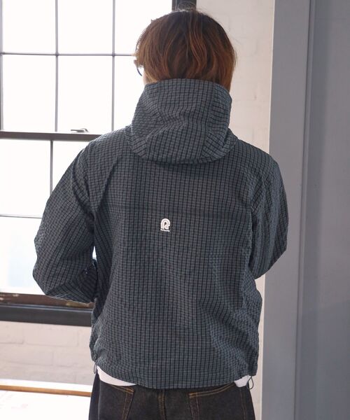 FFEIN(フェイン)の「3段ロゴチェックマウンテンパーカー / ダブルジップ フーディ アウター ワンポイント(ブルゾン・メンズ・ブルーグレー/スカイブルー/グリーン/レッド・LARGE/MEDIUM/SMALL)」の8枚目の写真