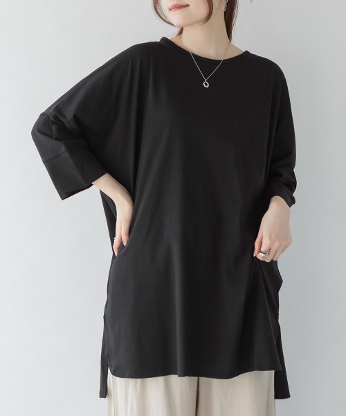 RCD(アールシーディー)の「ラウンドネックロングTシャツ(Tシャツ/カットソー・レディース・グレイッシュベージュ/ブラック/オフホワイト・LL~3L/M-L)」の2枚目の写真