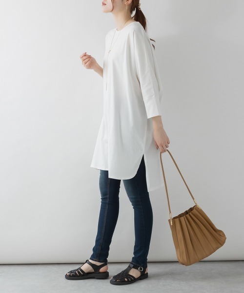 RCD(アールシーディー)の「ラウンドネックロングTシャツ(Tシャツ/カットソー・レディース・グレイッシュベージュ/ブラック/オフホワイト・LL~3L/M-L)」の18枚目の写真