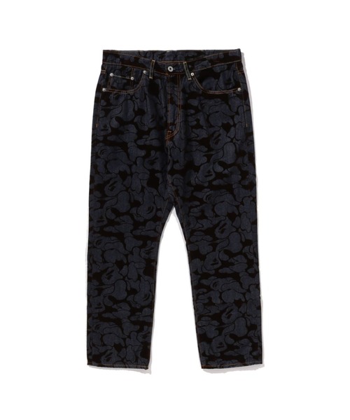 A BATHING APE(アベイシングエイプ)の「CAMO FLOCKED RELAXED FIT 13 OZ DENIM PANTS(デニムパンツ・メンズ・インディゴブルー・LARGE)」の1枚目の写真