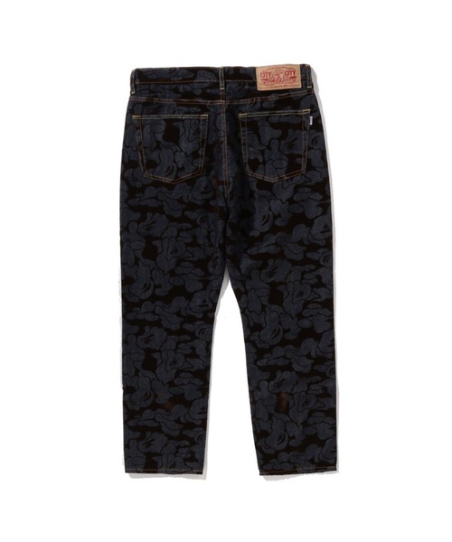 A BATHING APE(アベイシングエイプ)の「CAMO FLOCKED RELAXED FIT 13 OZ DENIM PANTS(デニムパンツ・メンズ・インディゴブルー・LARGE)」の2枚目の写真