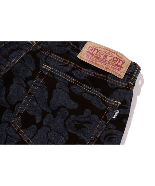 A BATHING APE(アベイシングエイプ)の「CAMO FLOCKED RELAXED FIT 13 OZ DENIM PANTS(デニムパンツ・メンズ・インディゴブルー・LARGE)」の3枚目の写真