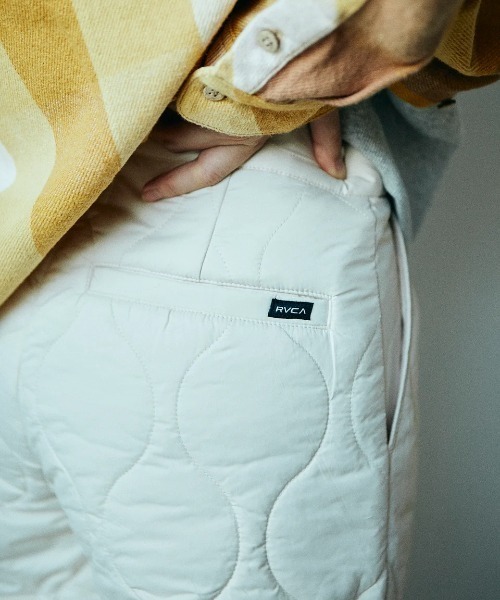 RVCA(ルーカ)の「【RVCA/ルーカ】23AW Quiltted pants/ナイロンキルティングパンツ(その他パンツ・レディース・ブラック/ホワイト・MEDIUM/SMALL)」の4枚目の写真